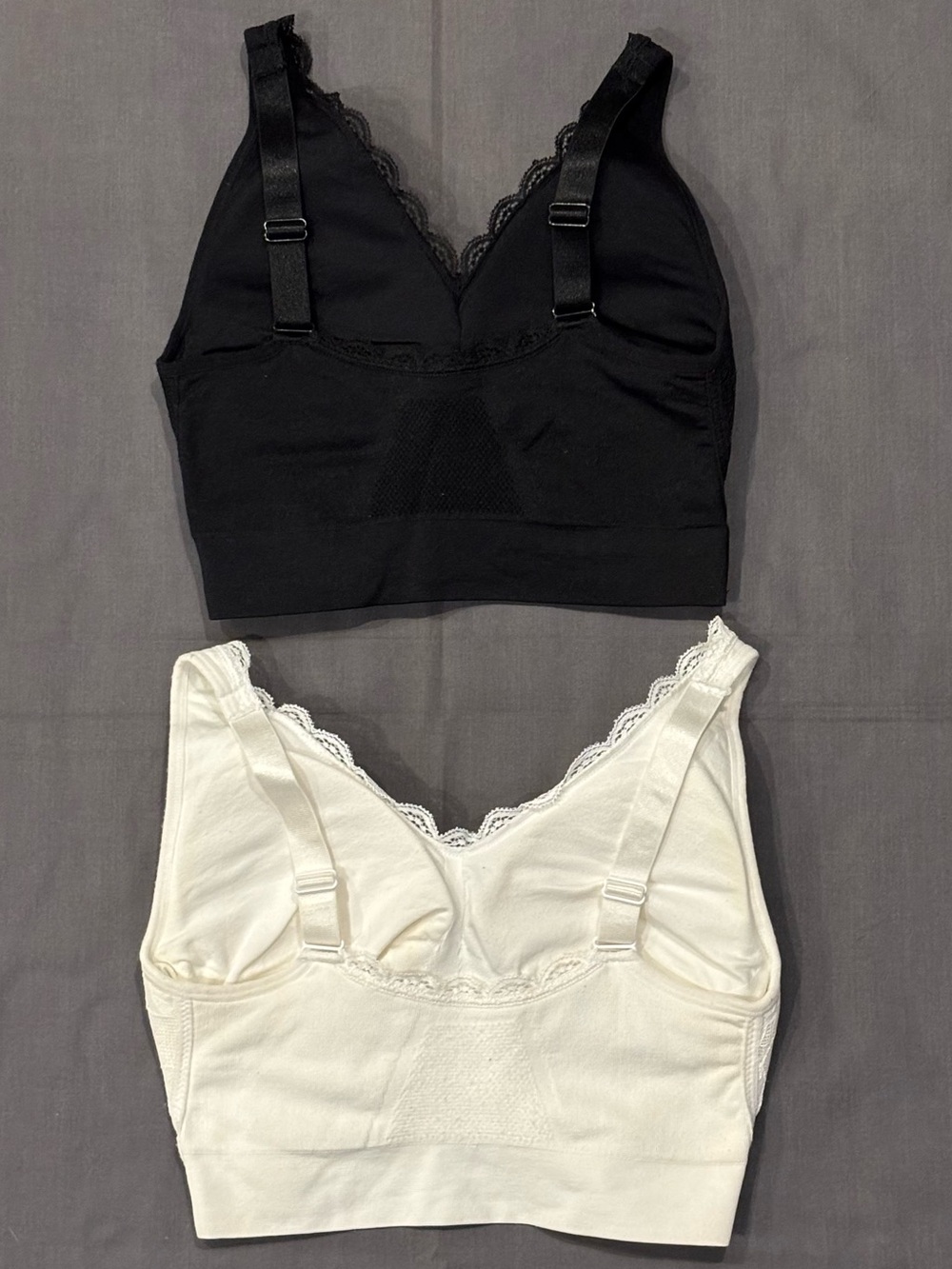 CaraMia Wireless Lift Bra Lot of 2 Black White Medium Lace CrissCross Side Hook - Picture 2 of 13